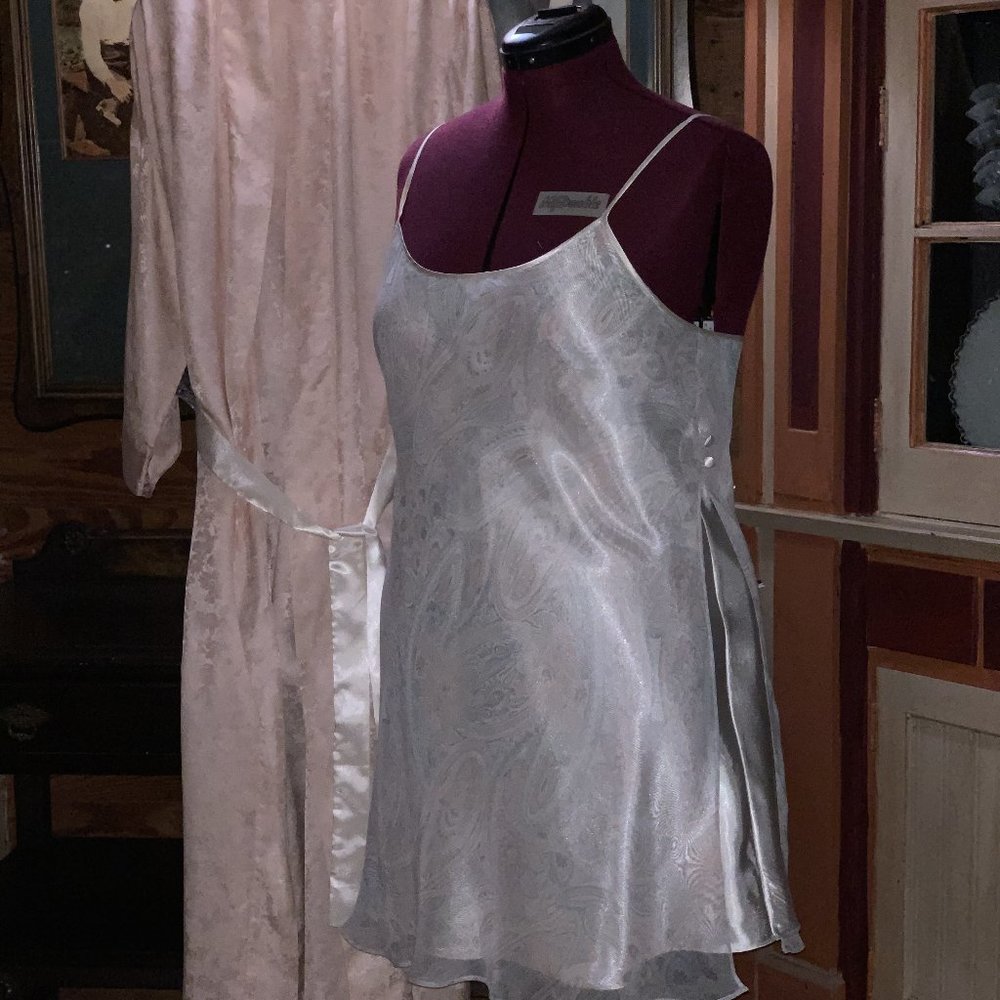 ELEGANT ROBE/GOWN ENSEMBLE - Picture 2 of 5